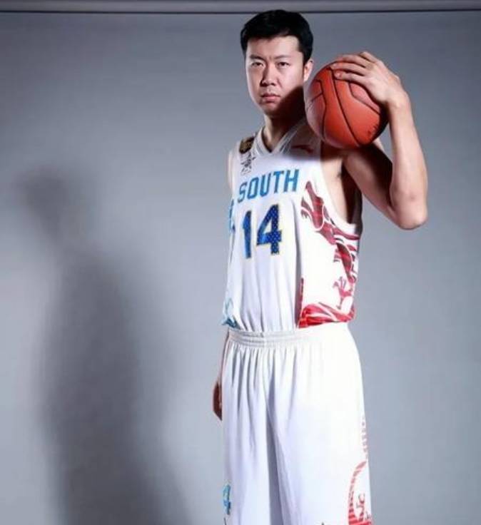 转会期NBA常规赛传出新动向,深圳男篮豪取连胜,管理层表态:底气十足,身体对抗强度拉满的简单介绍 转会期NBA常规赛传出新动向,深圳男篮豪取连胜,管理层表态:底气十足,身体对抗强度拉满的简单介绍