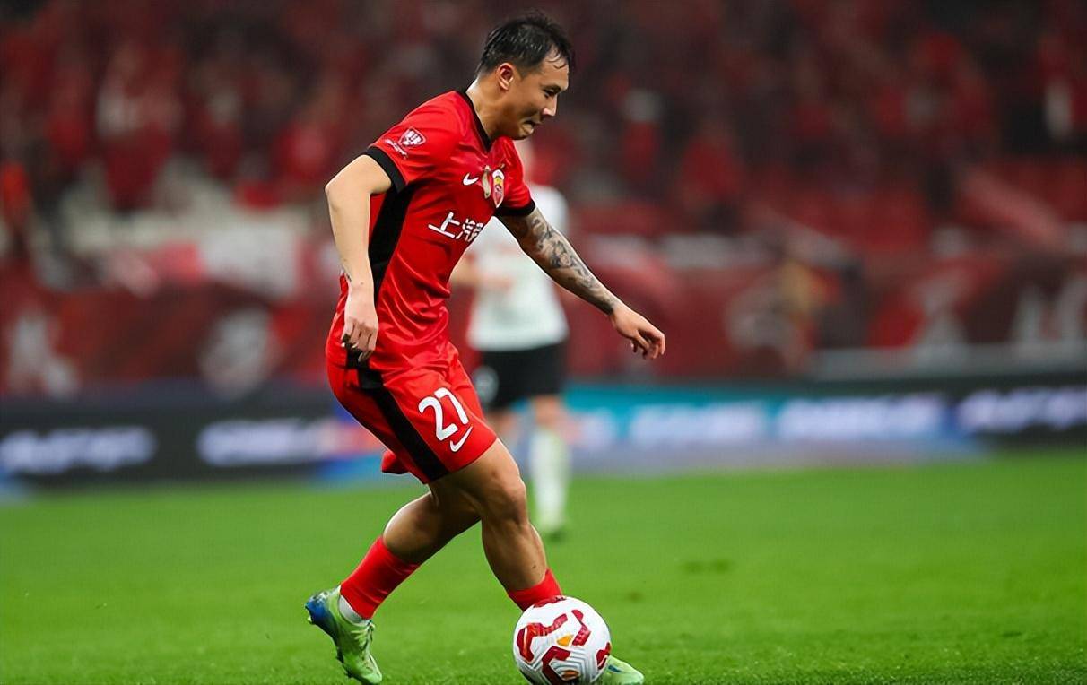 包含上海海港训练开放日；今夜官宣签约引欢呼；NBA常规赛在即；赛季目标并未改变的词条