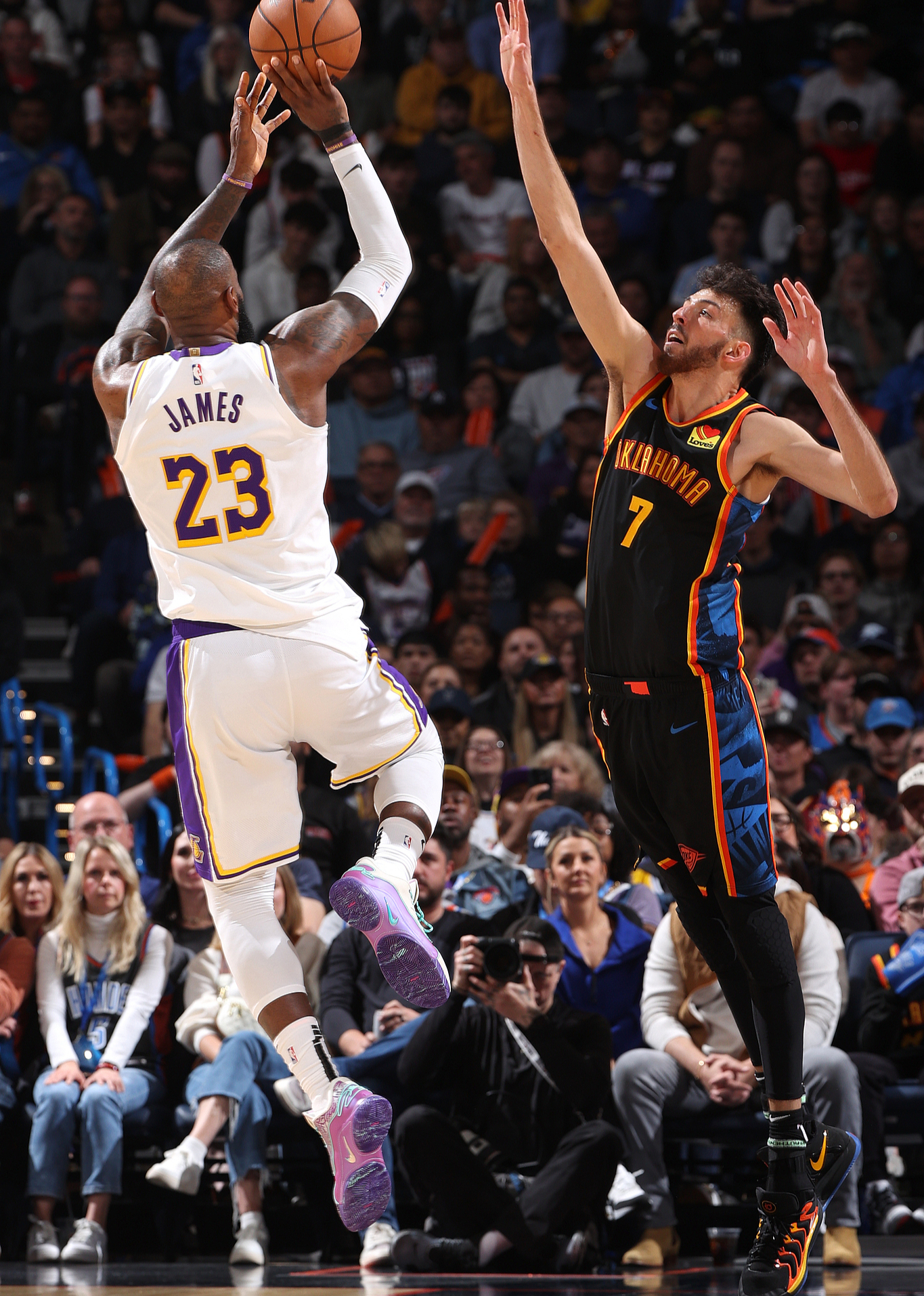 开云 -国际比赛日突围战来临，俄克拉荷马雷霆围绕欧篮联调整名单，气氛紧张，控场能力受关注的简单介绍